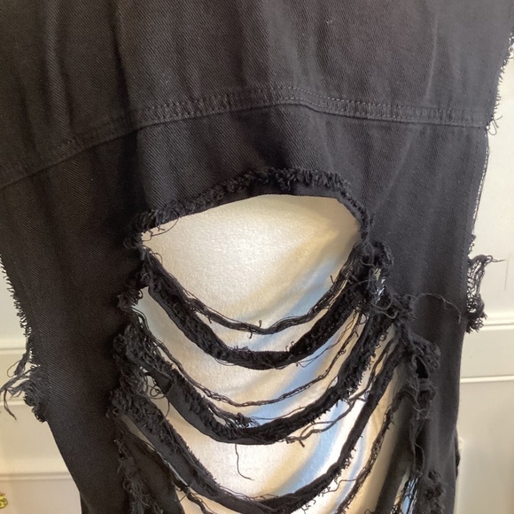 DENIM BLACK DISTRESSED SLEEVELESS JACKET (Size: 1X) - Picture 8 of 9